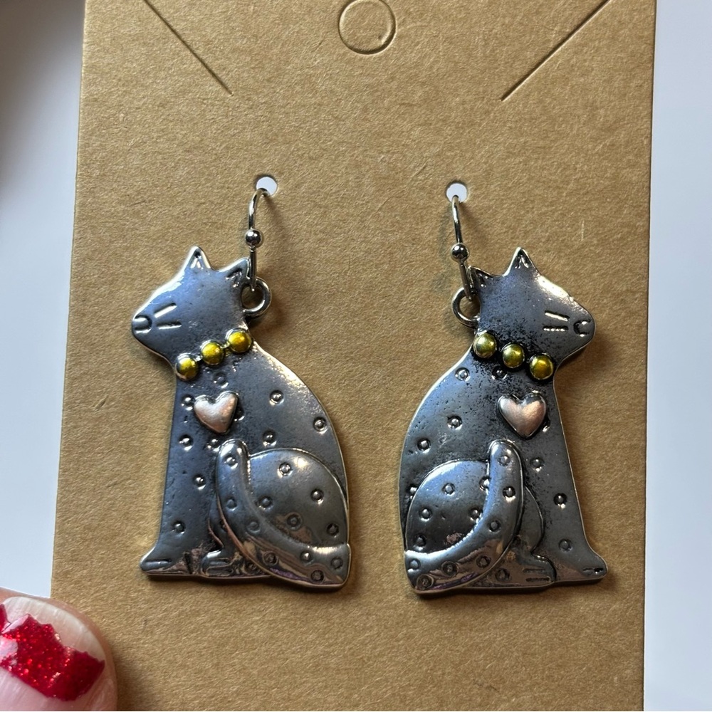 Vintage-Inspired Silvertone Cat Dangle Earrings, Women’s Fashion Cat Earrings